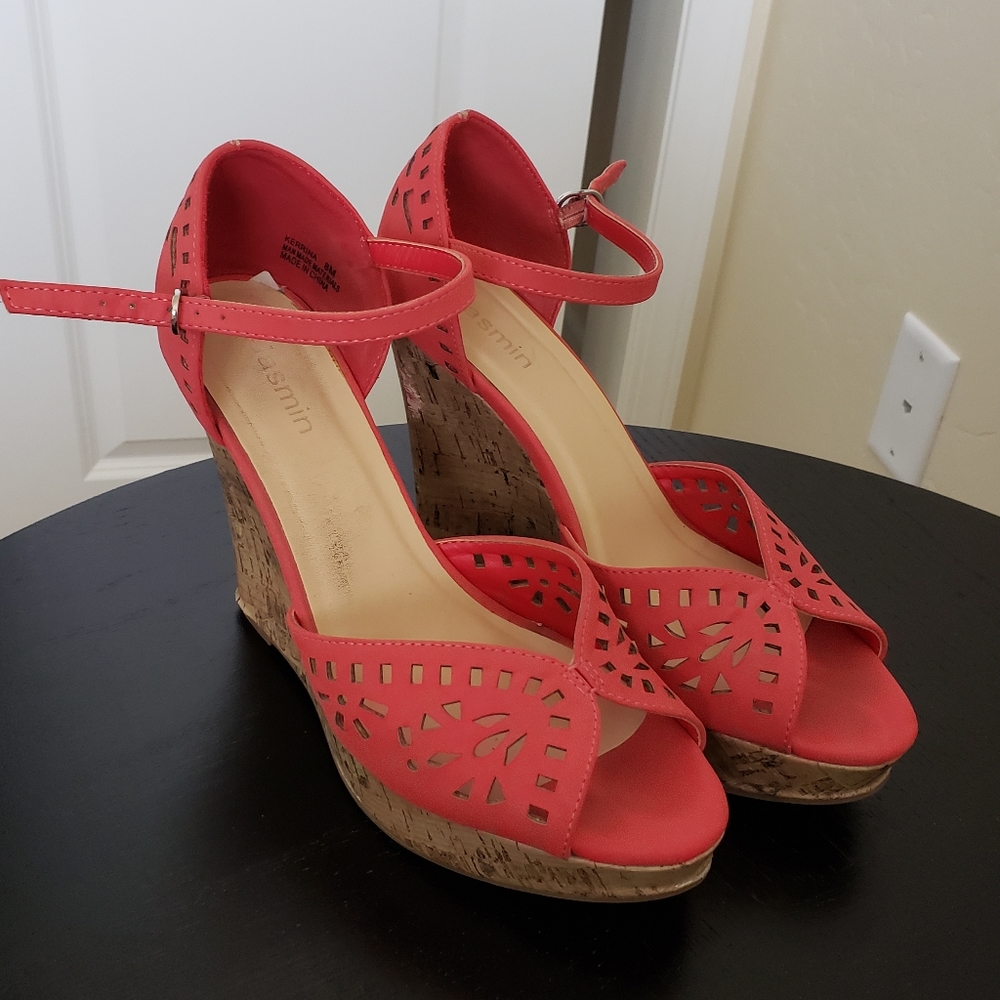 Coral wedge platforms